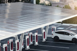Recarga tu coche eléctrico con energía solar. Autoconsumo para puntos de recarga
